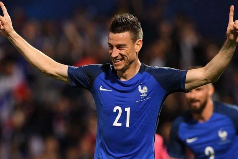 Arsenalın futbolçusu Fransa yığmasındakı karyerasını başa vurub