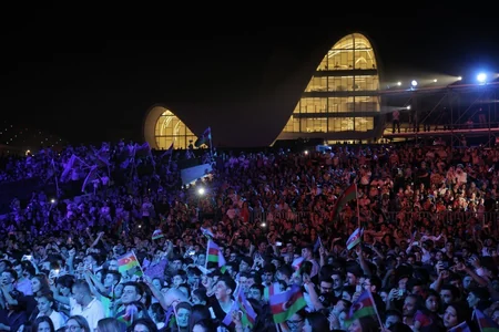 Heydər Əliyev Mərkəzinin parkında Bakının azad edilməsinin 100 illiyi münasibəti ilə konsert olub