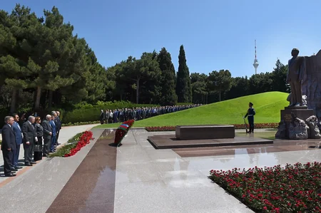 SOCAR rəhbərliyi ümummilli lider Heydər Əliyevin məzarını ziyarət edib