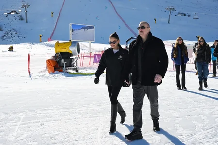 Prezident Şahdağ Turizm Kompleksindəki “Lakeside” hotelində aparılan işlərlə və “Xizək klubu” binasının tikintisi ilə tanış olub - YENİLƏNİB-2