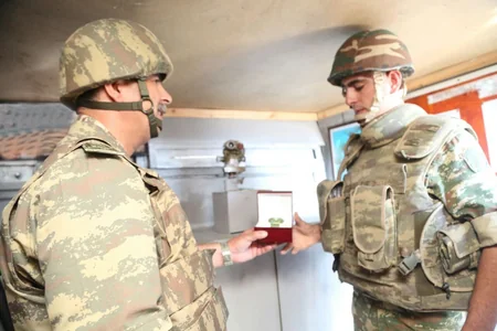 Закир Гасанов побывал в воинских частях, расположенных в полосе обороны азербайджано-армянской госграницы