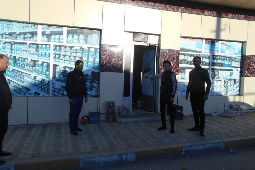 Mağazalardan silsilə oğurluqlar edən dəstə üzvləri saxlanılıb