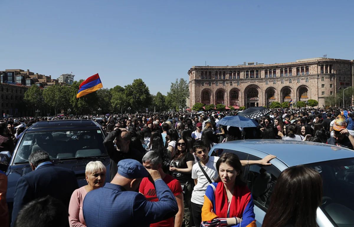 В центре Еревана протестующие вновь собираются на митинг - ВИДЕО