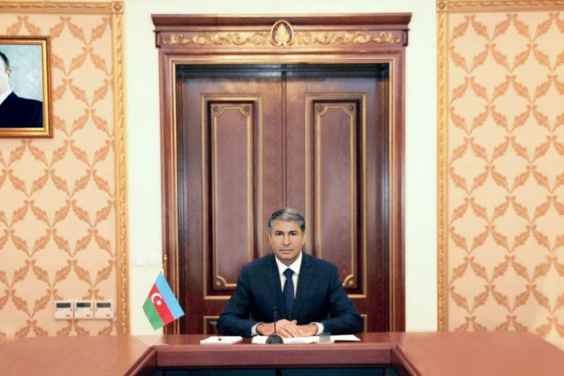 Vilayət Eyvazov gənc zabitlərlə görüşüb