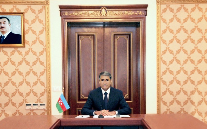 Vilayət Eyvazov gənc zabitlərlə görüşüb