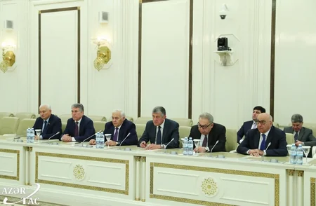 Oqtay Əsədov Gürcüstanın Baş Naziri ilə görüşüb