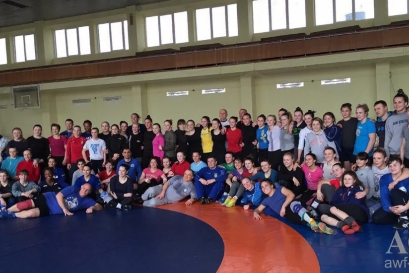 Azərbaycanın qadın güləşçiləri Ukraynada beynəlxalq təlim-məşq toplanışında iştirak edir