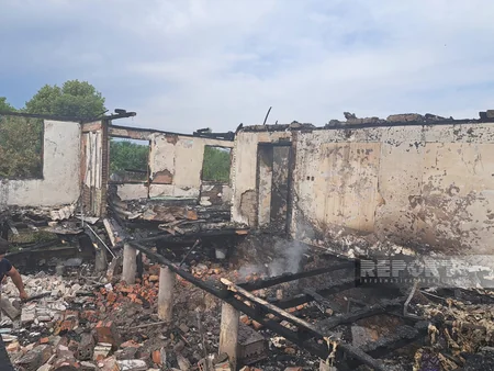 İsmayıllıda 3 ailənin yaşadığı ev yanaraq külə dönüb, xəsarət alanlar var