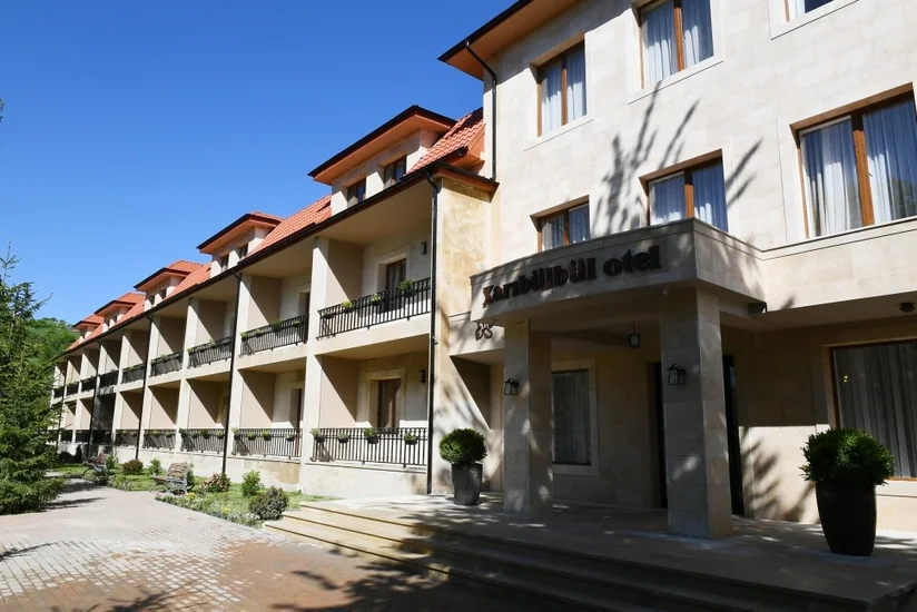 Ильхам Алиев ознакомился с условиями, созданными в корпусе и коттеджах при отеле Хары бюльбюль