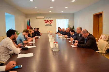 ​İsrail jurnalistləri Azərbaycan Mətbuat Şurasında olublar