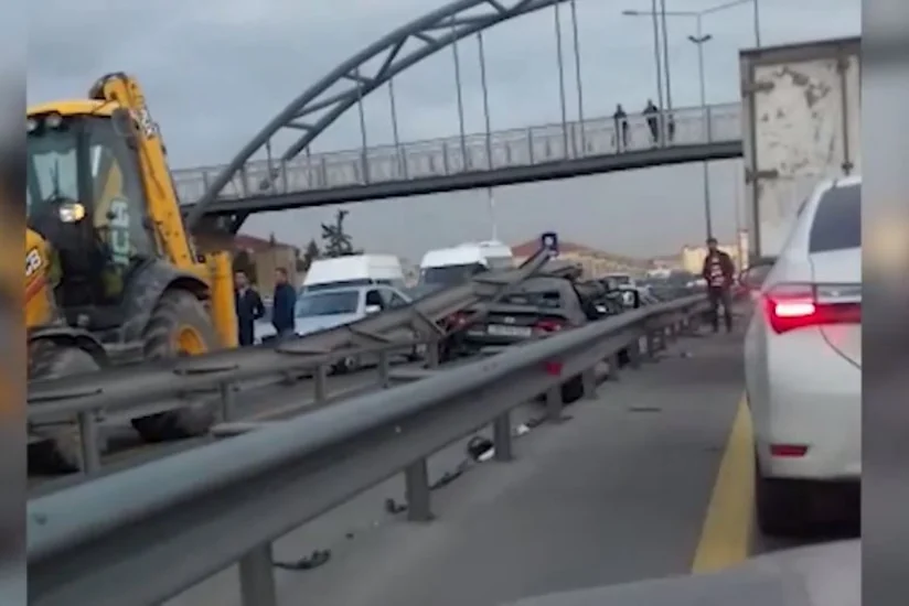 В ДТП на трассе Баку-Сумгайыт погиб сын сотрудника дорожной полиции - ВИДЕО - ОБНОВЛЕНО