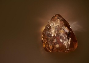 Алроса добыла крупнейший в истории РФ алмаз янтарного цвета