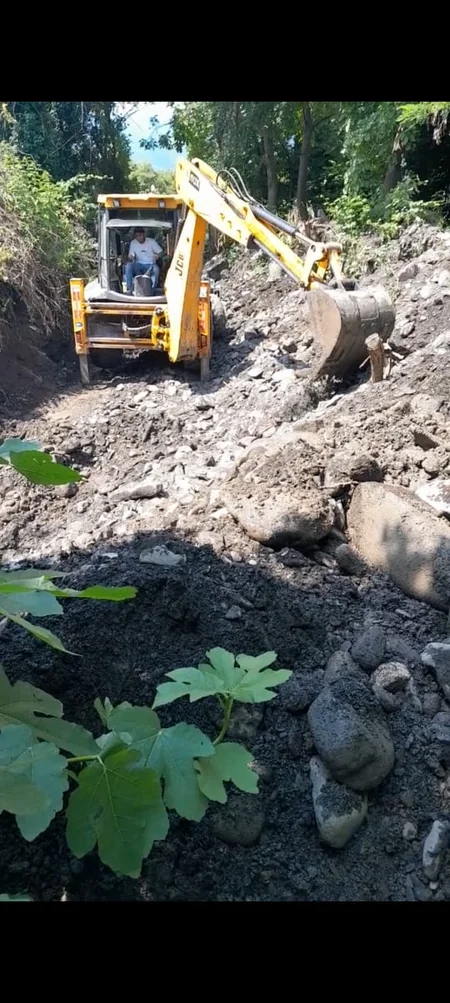 Zaqatalada sel suları nəticəsində zərər görmüş suvarma kanalları təmir olunur