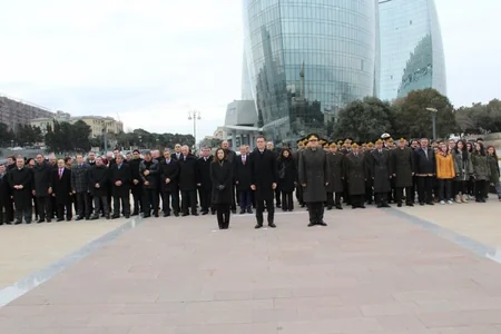 Bakıdakı Türk Şəhidliyində Çanaqqala zəfəri qeyd olunub