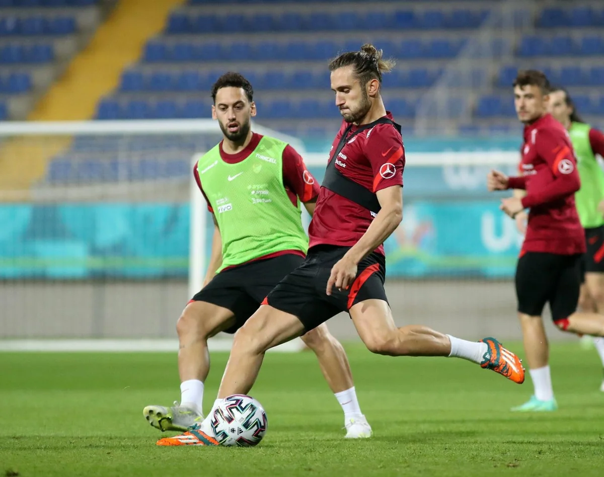 Türkiyə millisinin futbolçuları Bakıda bir-biri ilə yarışdı