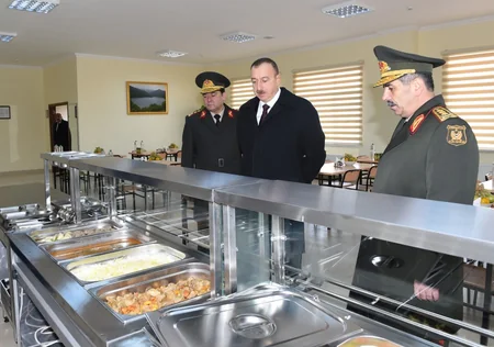 Президент Ильхам Алиев ознакомился с условиями, созданными в военном городке Н-ской воинской части ВВС минобороны