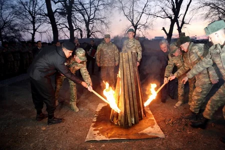 Generallar Od çərşənbəsini əsgərlərlə birlikdə qeyd etdi - FOTO - VİDEO