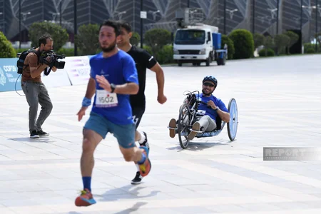 Heydər Əliyev Fondunun təşəbbüsü ilə keçirilən “Bakı Marafonu 2024” start götürüb