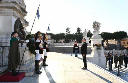 Prezident İlham Əliyev Romada naməlum əsgər abidəsini ziyarət etdi - FOTO