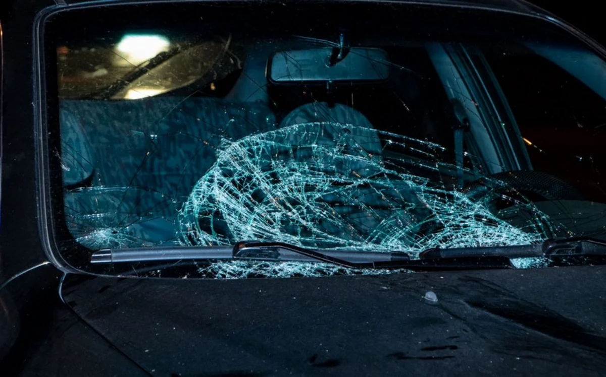 В Хачмазе автомобиль врезался в дерево, есть пострадавшие