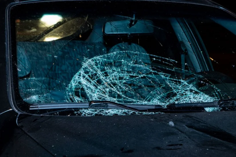 В Хачмазе автомобиль врезался в дерево, есть пострадавшие