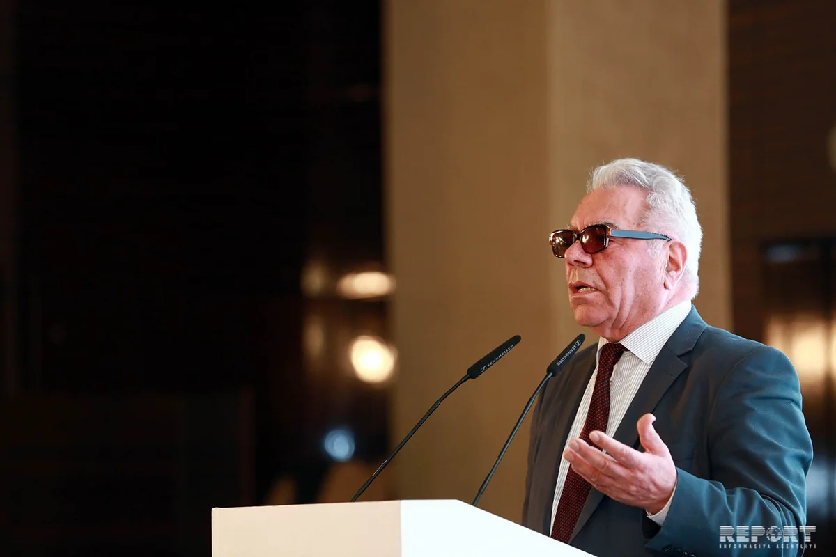 Prezident Ziyad Səmədzadəni təltif etdi