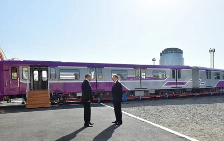 Prezident İlham Əliyev paytaxta gətirilən yeni metro qatarlarında yaradılan şəraitlə tanış olub