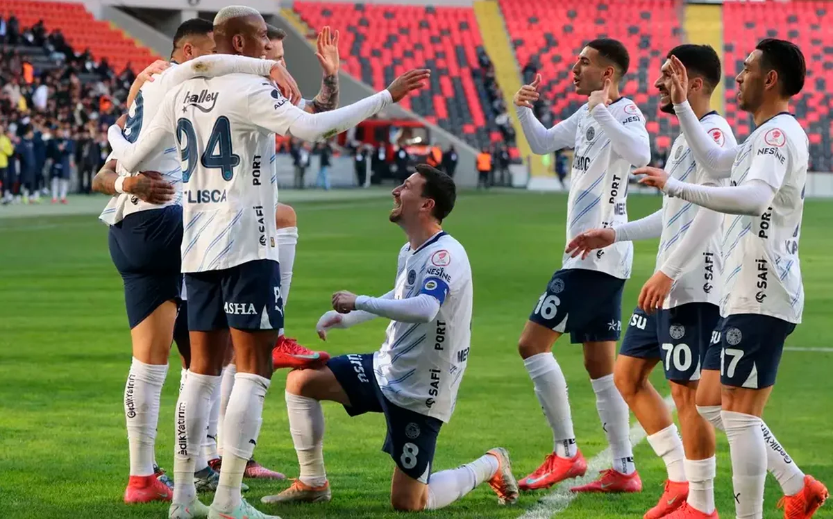 Fənərbağça Türkiyə Kubokunda pley-off mərhələsinə yüksəlib