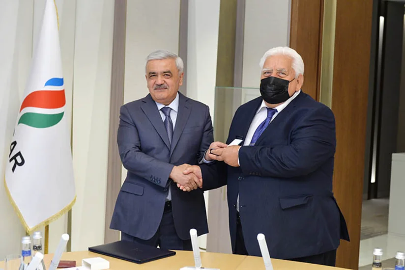 SOCAR prezidenti qocaman neftçini “Fəxri neftçi” döş nişanı ilə təltif etdi