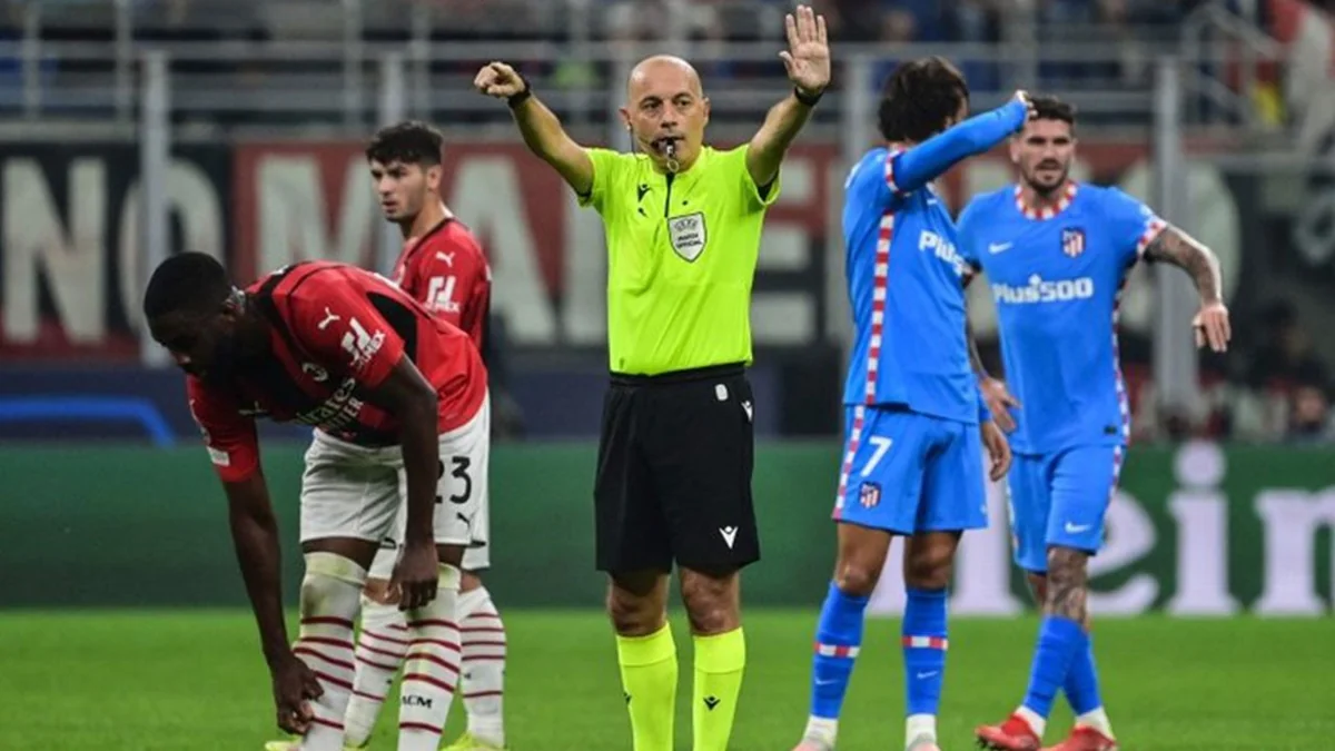 UEFA Cüneyt Çakır və köməkçisini cəzalandırıb