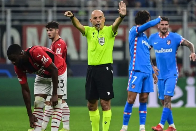 UEFA Cüneyt Çakır və köməkçisini cəzalandırıb