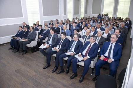 Kənd Təsərrüfatı naziri İnam Kərimov Ağsuda fermerlərlə görüşüb