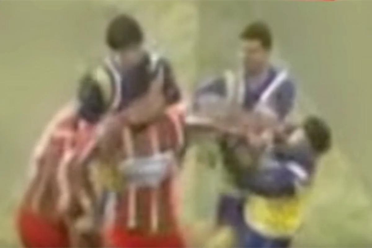 Argentinada oyun zamanı futbolçu döyülərək öldürülüb - VİDEO