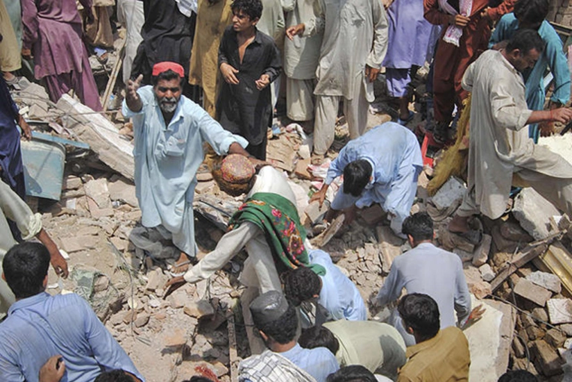 Pakistanda məsciddə partlayış baş verib, ölən və yaralananlar var