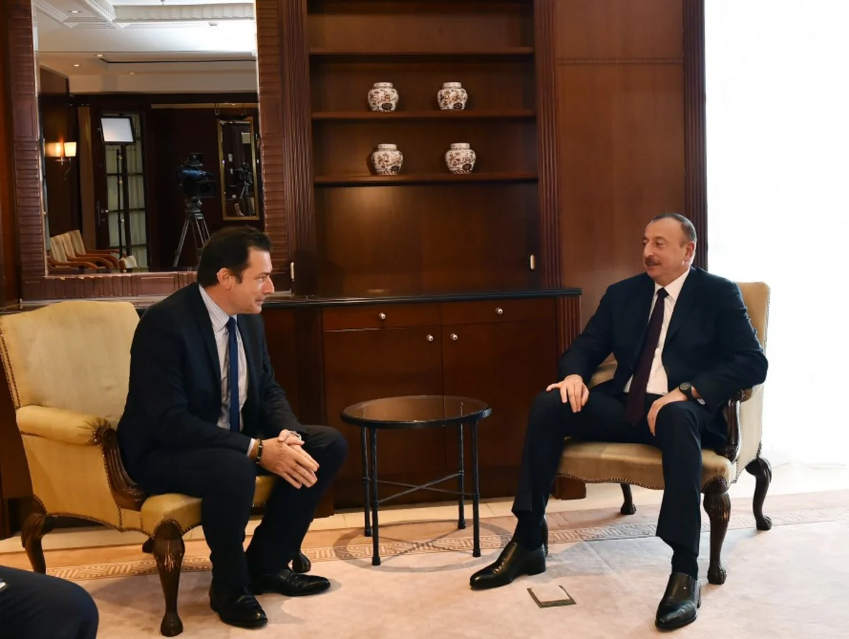 Prezident İlham Əliyev Berlində “Airbus Group” şirkətinin icraçı vitse-prezidenti ilə görüşüb