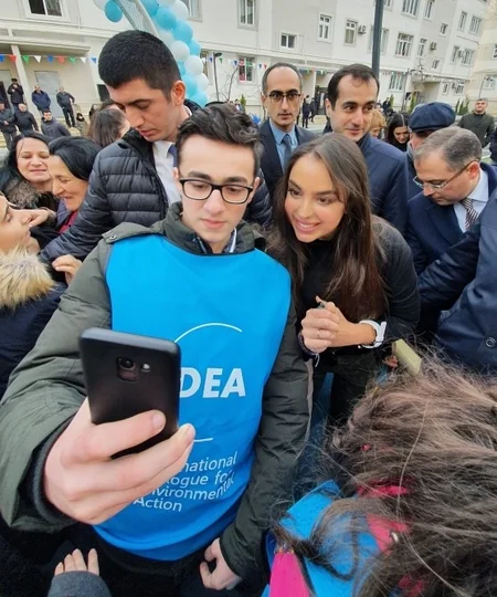 Leyla Əliyeva Səbail rayonunda abadlaşdırılan həyətin açılışında iştirak edib