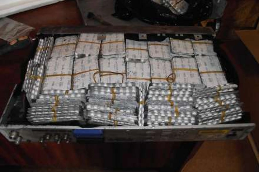 ​İstanbuldan Bakıya qanunsuz dərman gətirən şəxs Bakı aeroportunda saxlanılıb