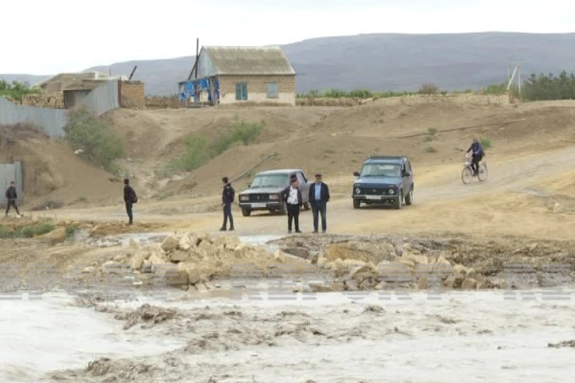 Восстановленный мост в Гаджигабуле вновь обрушился