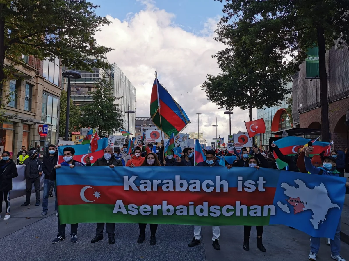 Азербайджанцы в Германии провели акцию