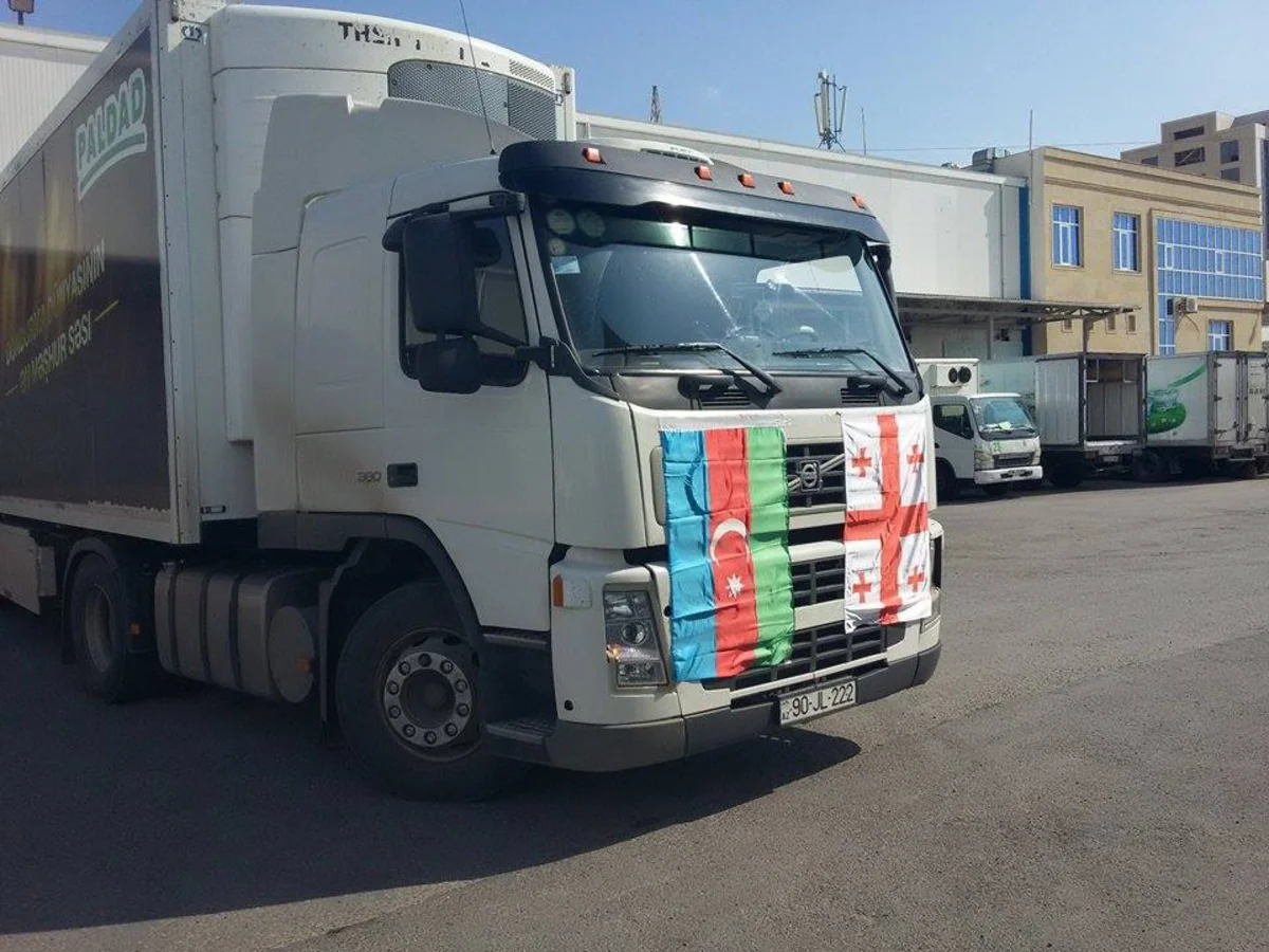 Palsüd məhsullarının yükləndiyi ilk maşın karvanı Gürcüstana yola salınıb - FOTO