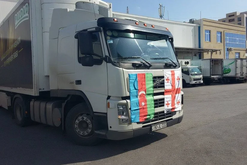 Palsüd məhsullarının yükləndiyi ilk maşın karvanı Gürcüstana yola salınıb - FOTO