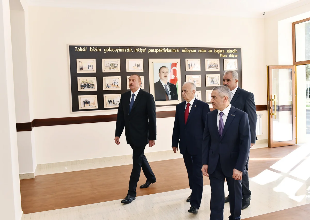 Prezident İlham Əliyev Bakıdakı 74 nömrəli məktəbdə əsaslı təmirdən sonra yaradılan şəraitlə tanış olub - YENİLƏNİB