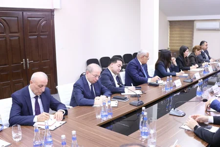 Hikmat Hajiyev meets with heads of media entities at Media Development Agency