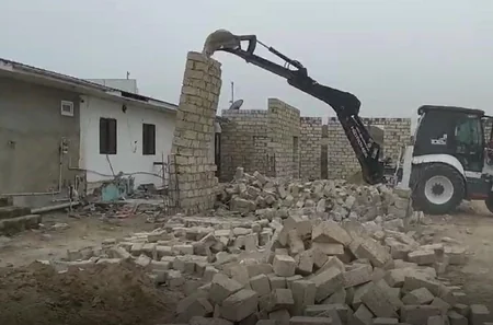 Bakıda qanunsuz tikililər sökülüb 