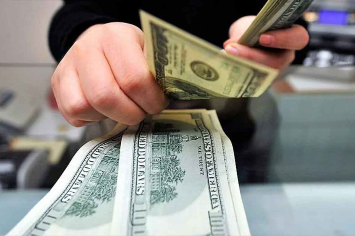SOFAZ reduces currency sale by 8%