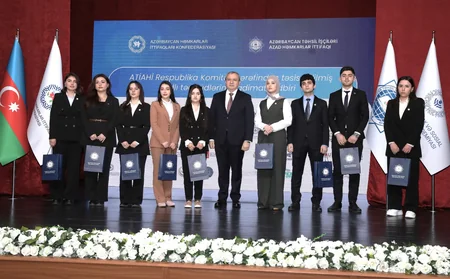 Bir qrup tələbəyə adlı təqaüd verilib