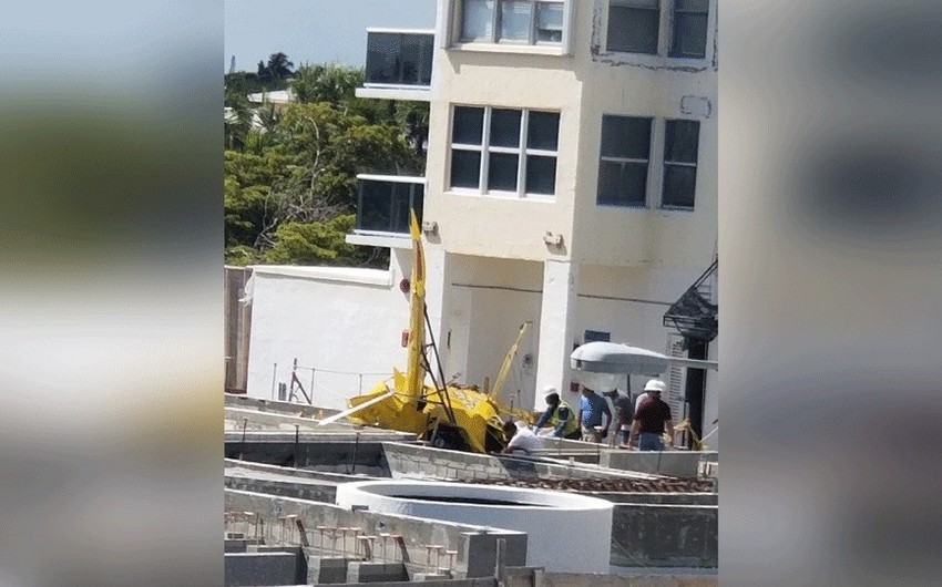 Floridada təyyarə çoxmərtəbəli binaya çırpılıb