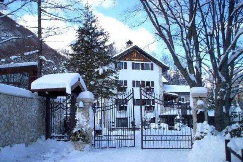 В Италии лавина накрыла отель