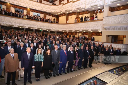 Anar yenidən Azərbaycan Yazıçılar Birliyinin sədri seçilib - YENİLƏNİB-4