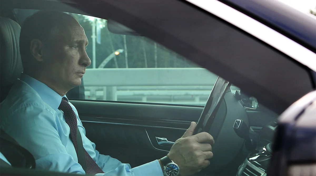 Putin avtomobildə yatmasından danışıb